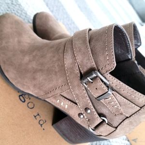 Womens mid boot
